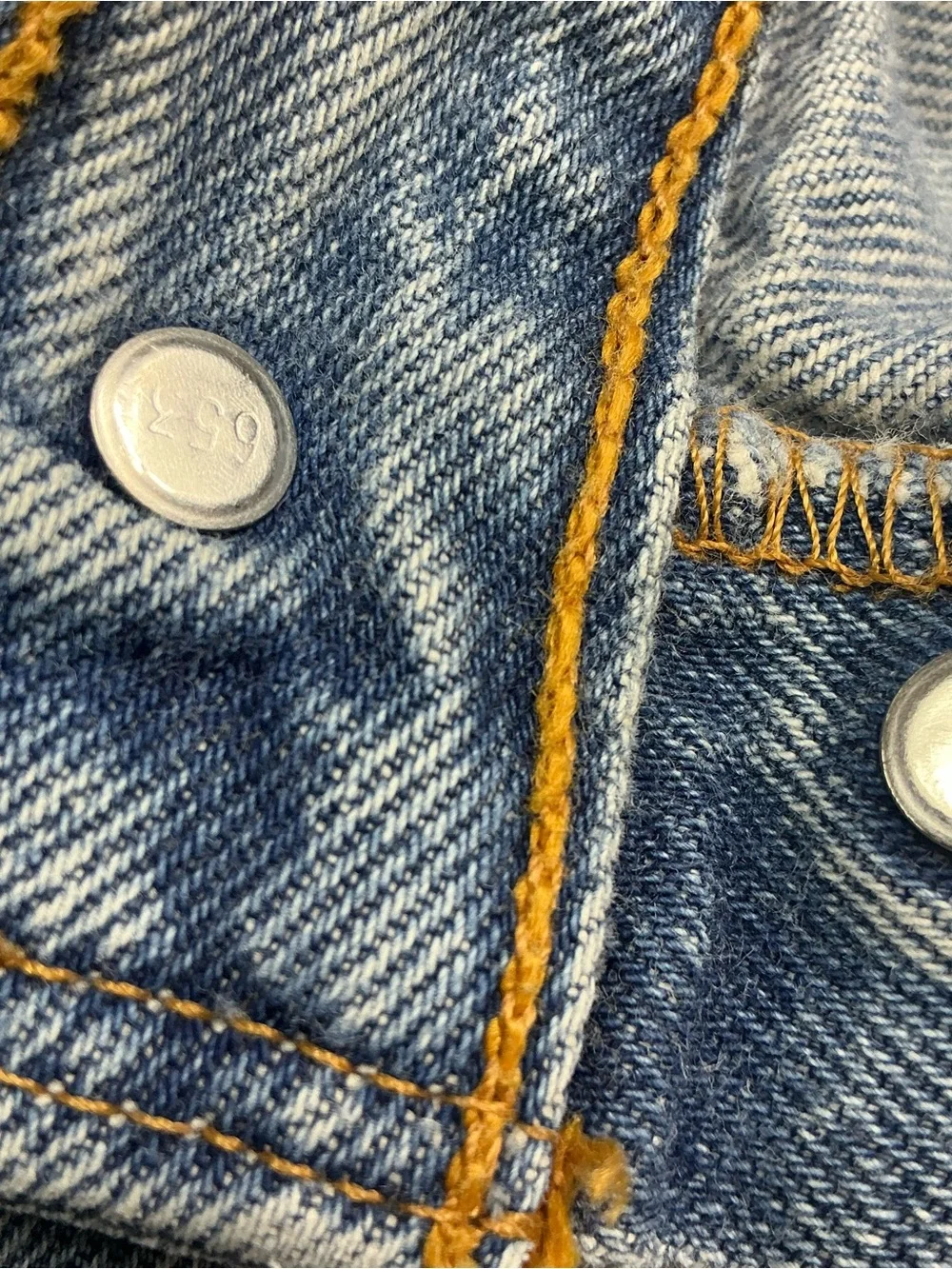 Vintage Levi’s 501 button fly 90s straight leg jeans 34 x 32 USA made